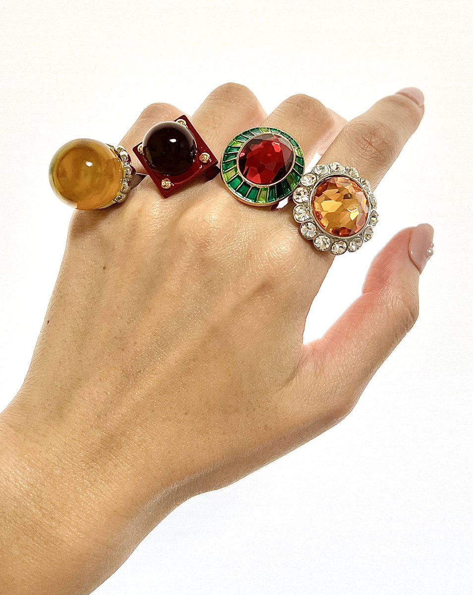 ジブリパークのグッズ、湯婆婆の指輪💍 4種類に増えてた。