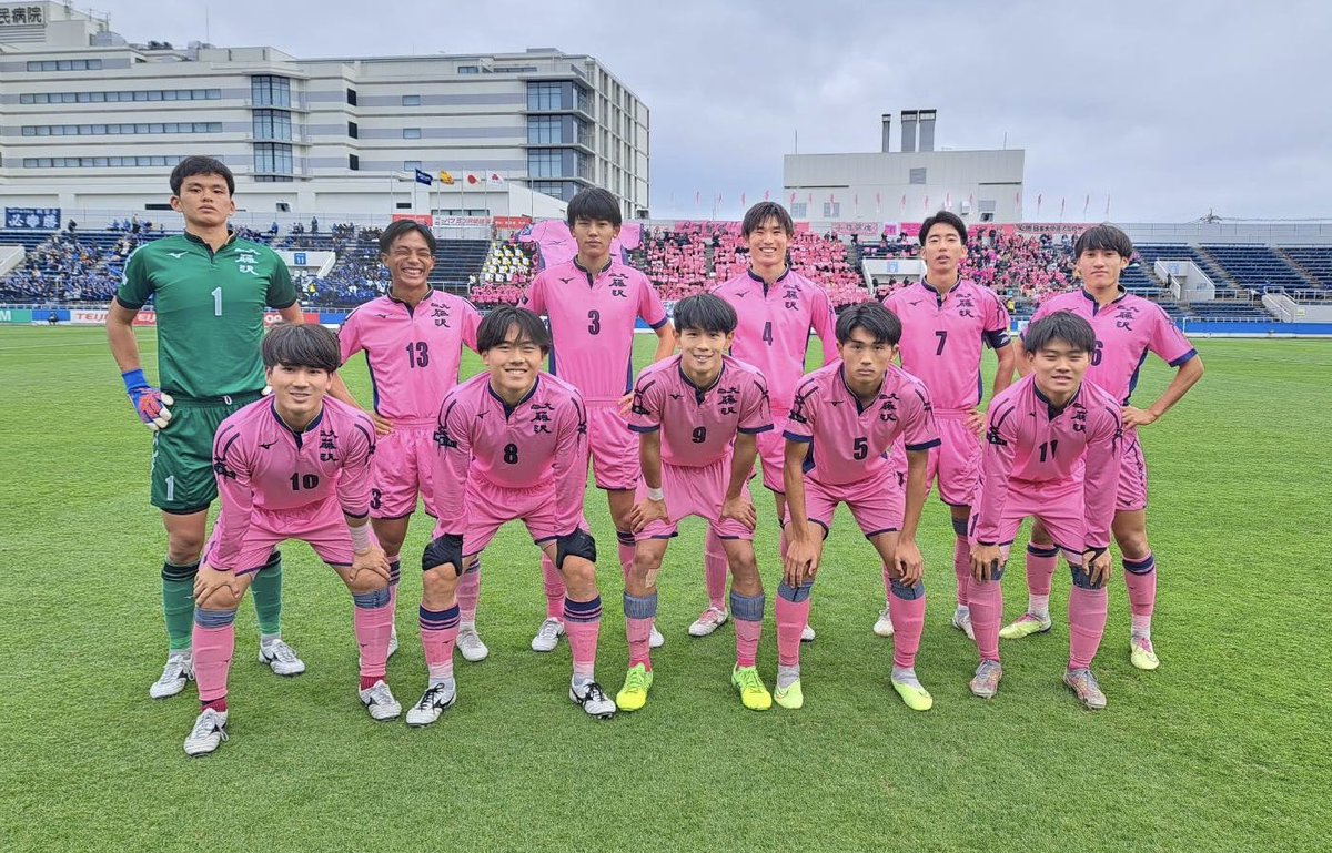 佐野日大高校サッカー部 ユニフォームピンク青セット 印象付けた“桜色