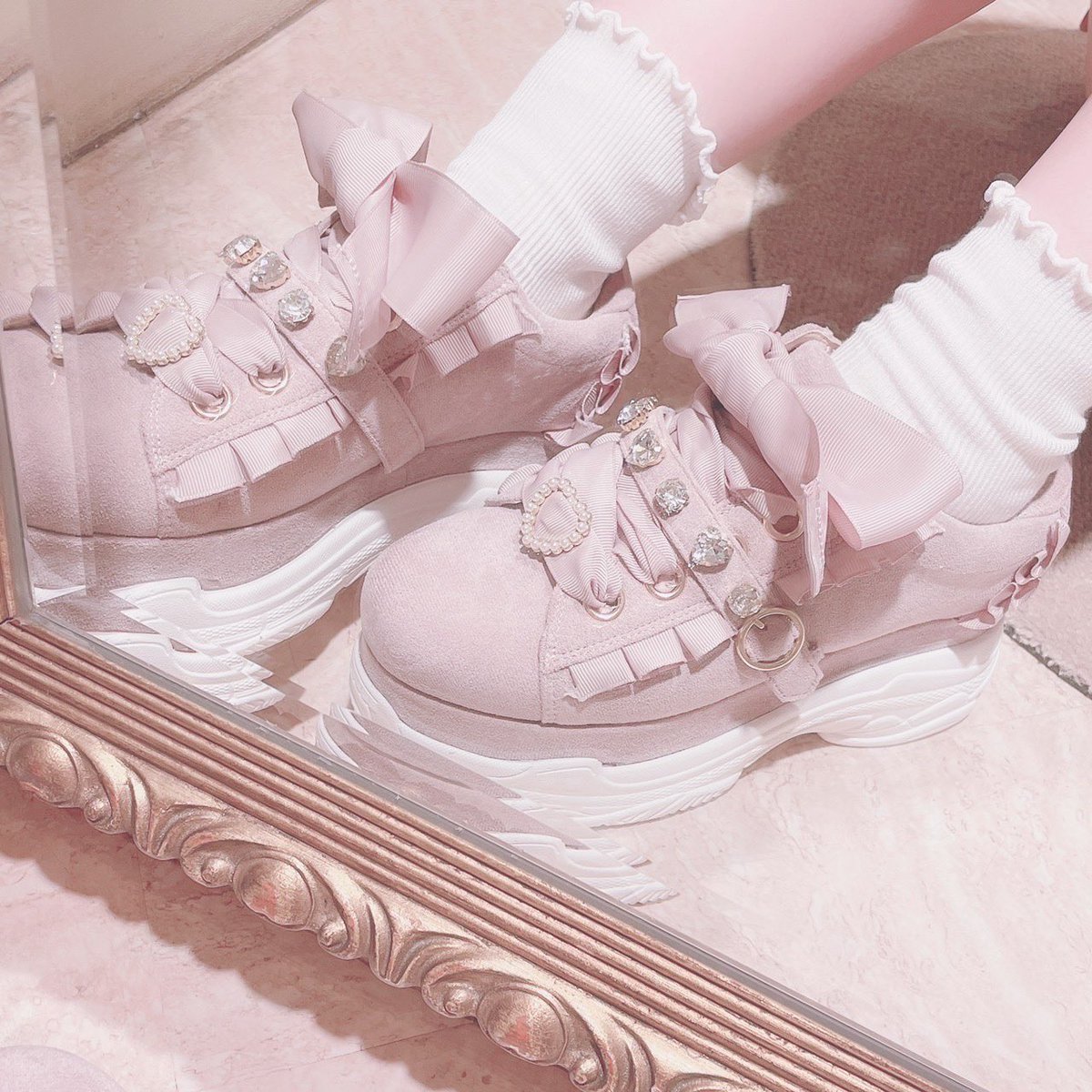 近鉄パッセ店🎀 #ビジューベルト厚底スニーカー きらきらのビジューが