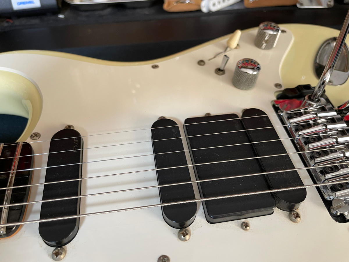 P-PROJECT PAW-4 特徴的なPUレイアウトのこのギターは、今年残念ながら