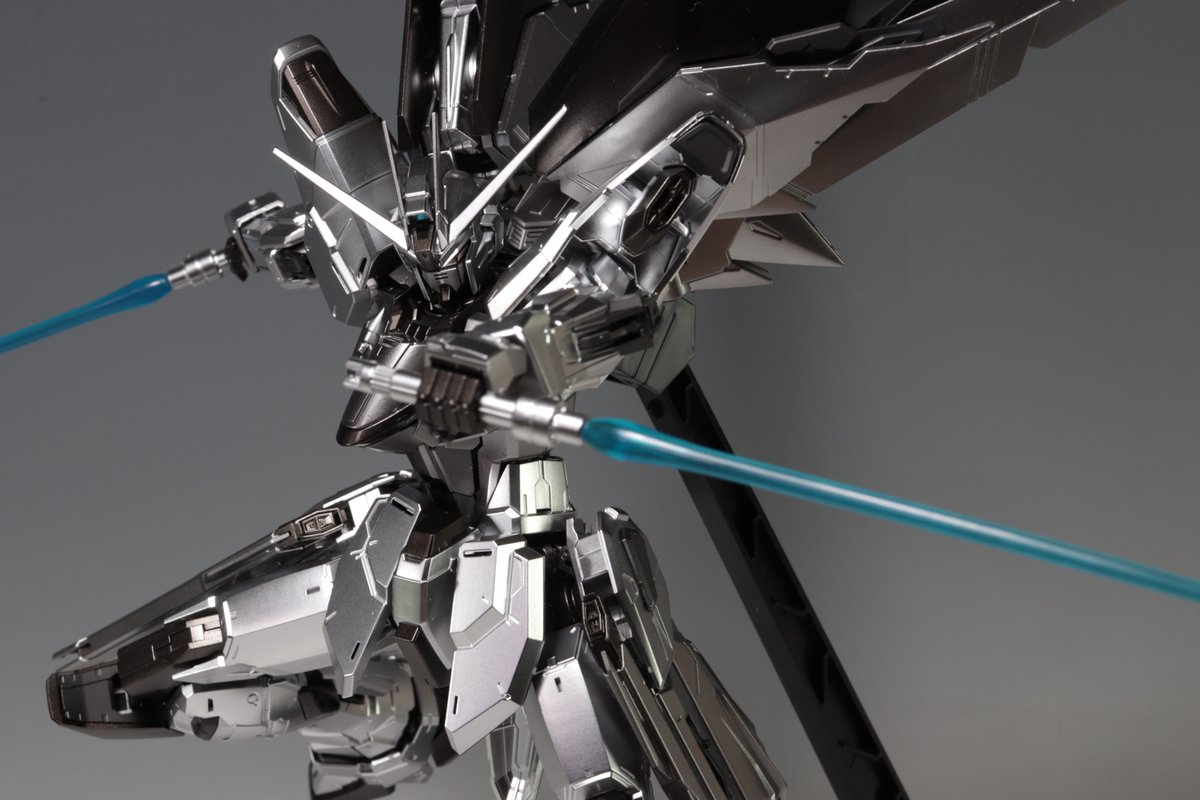 MG フリーダムガンダムVer.2.0［シルバーコーティング］ 完成しました