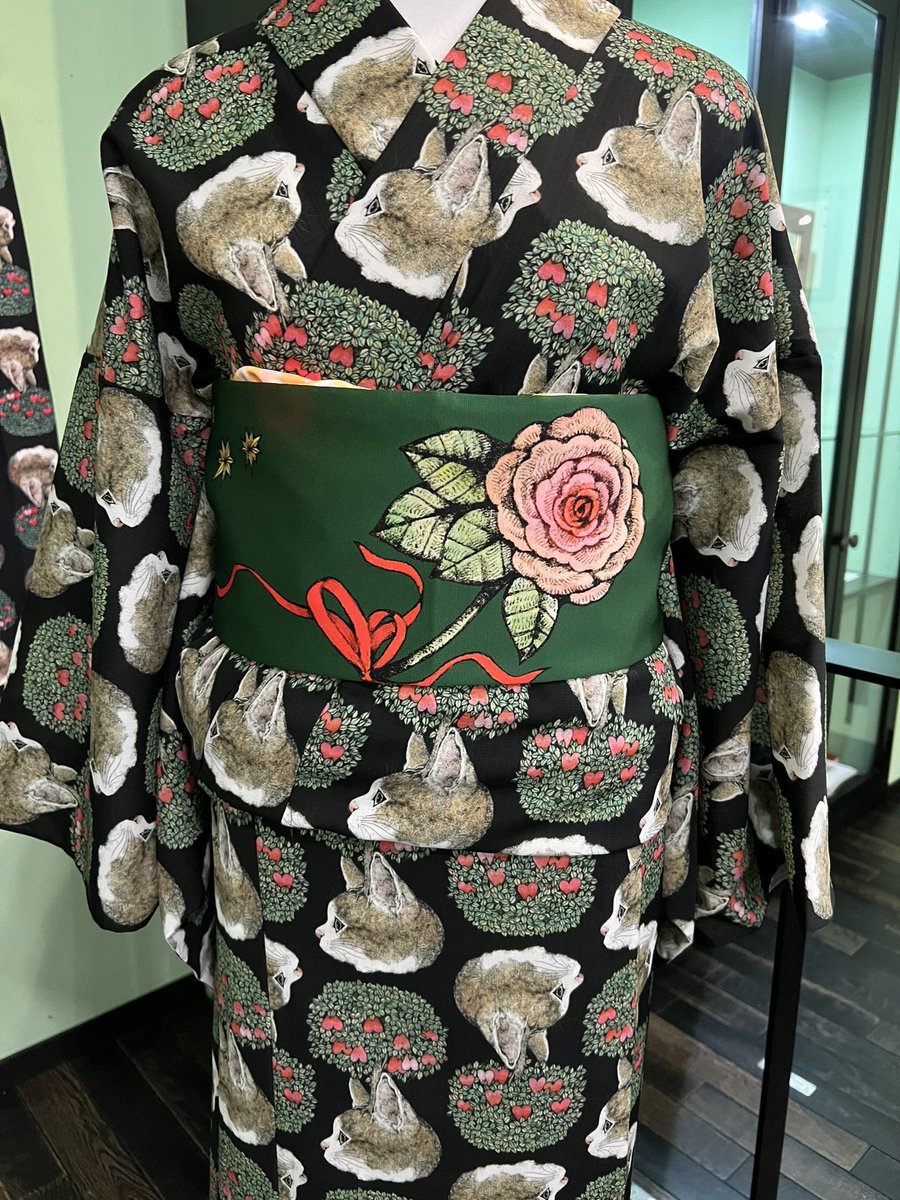 今日から始まります @HiguchiyukoT での展示では浴衣も登場。なんと