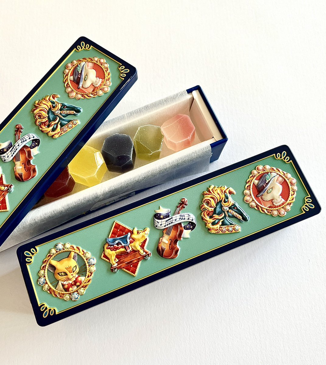 RT @clipnotebook: ジブリパークのお土産、耳をすませば ビジュー缶💎