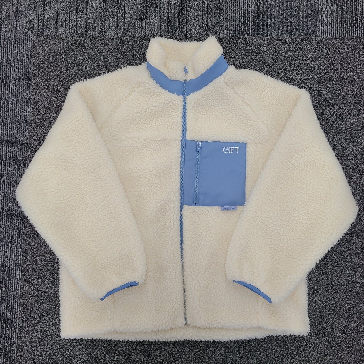 公演オフィシャルグッズ先行通信販売中📣】 ❄️ボアブルゾン❄️ 寒い