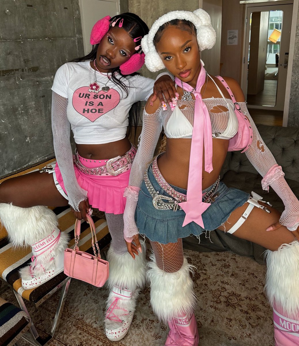 原宿ファッションやY2Kスタイル、サンリオ等の「懐かしカワイイx今どき