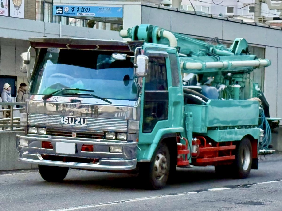 自家用(建設事業者) いすゞフォワード P-FRR12DA？ 顔面メッキだらけの