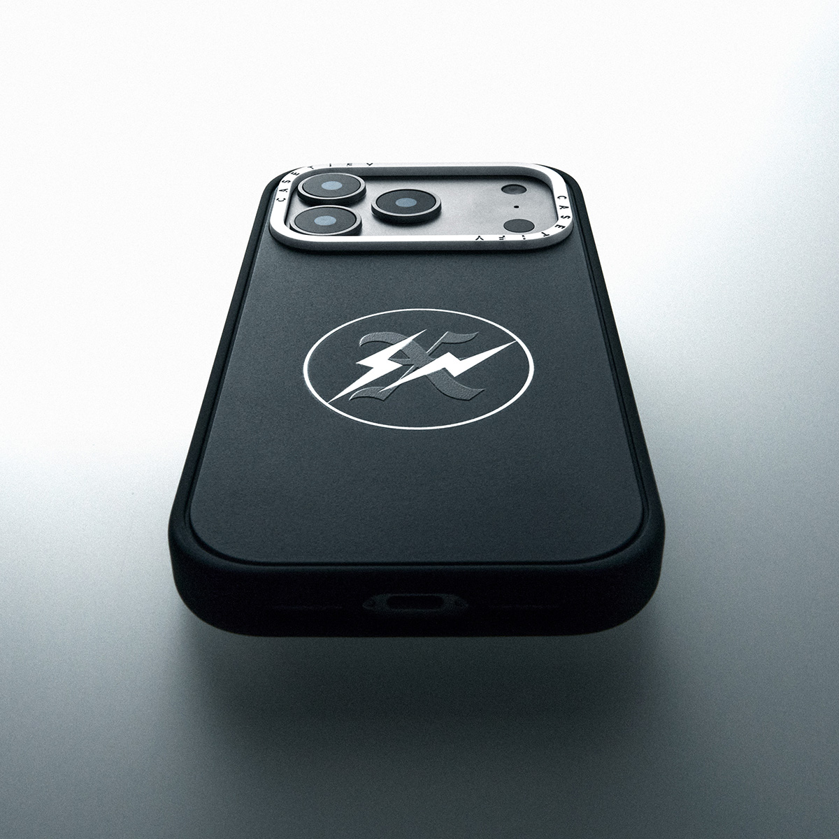 宮崎泰成氏 (@nari_x_x_x_ ) による「GOD SELECTION XXX」、藤原ヒロシ