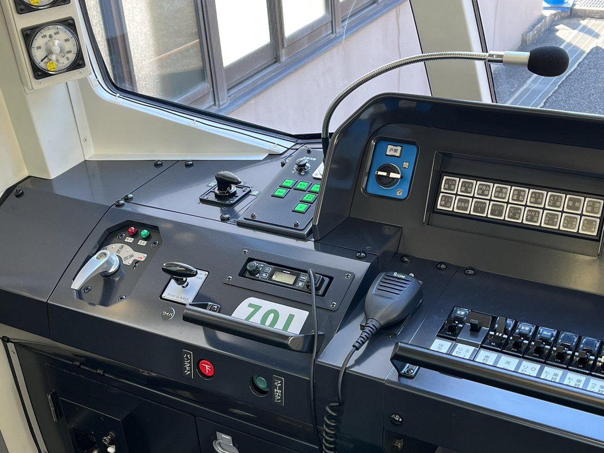 名鉄に慣れすぎてるせいかかなり珍しいはずの右手操作のワンハンドル