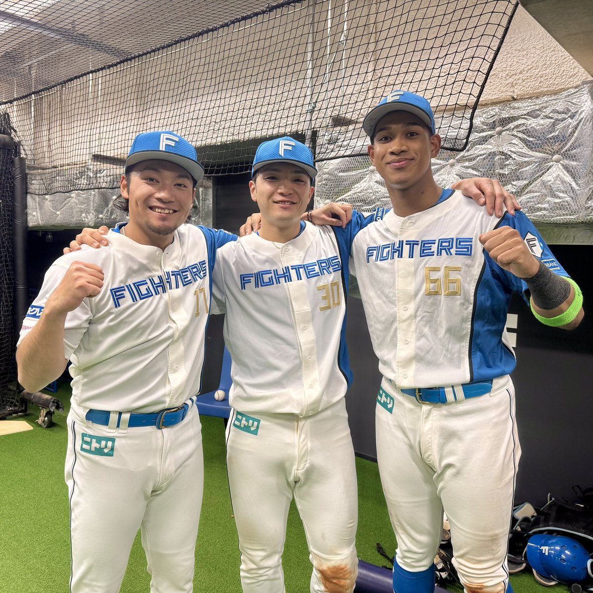 まず1勝💪💪💪 #伊藤大海 #郡司裕也 #万波中正 #lovefighters #まだ見