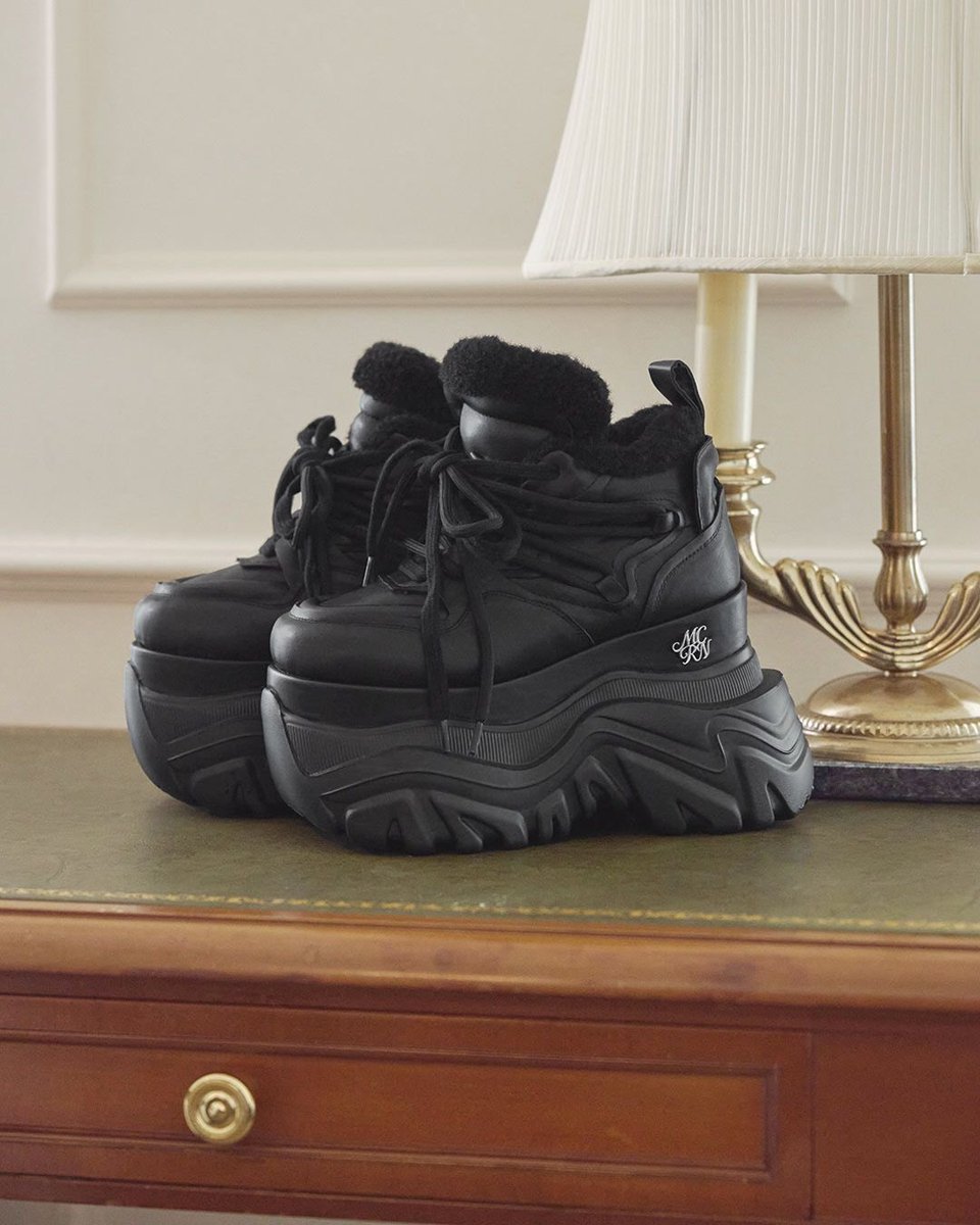 𝐍𝐄𝐖 𝐀𝐑𝐑𝐈𝐕𝐀𝐋 】 12.4cmソールのボリューム感とファー素材