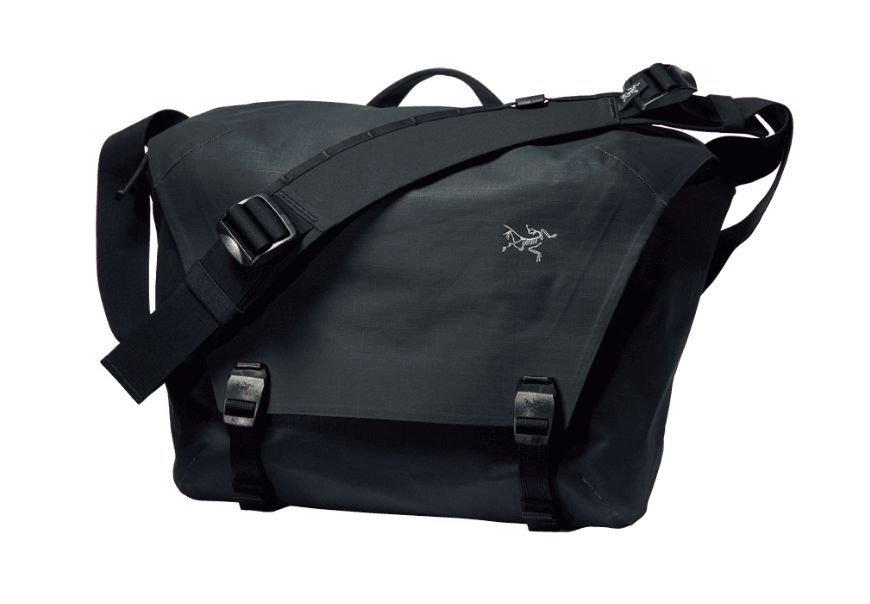 アークテリクス〉のメッセンジャーバッグはなんと数年ぶりの展開