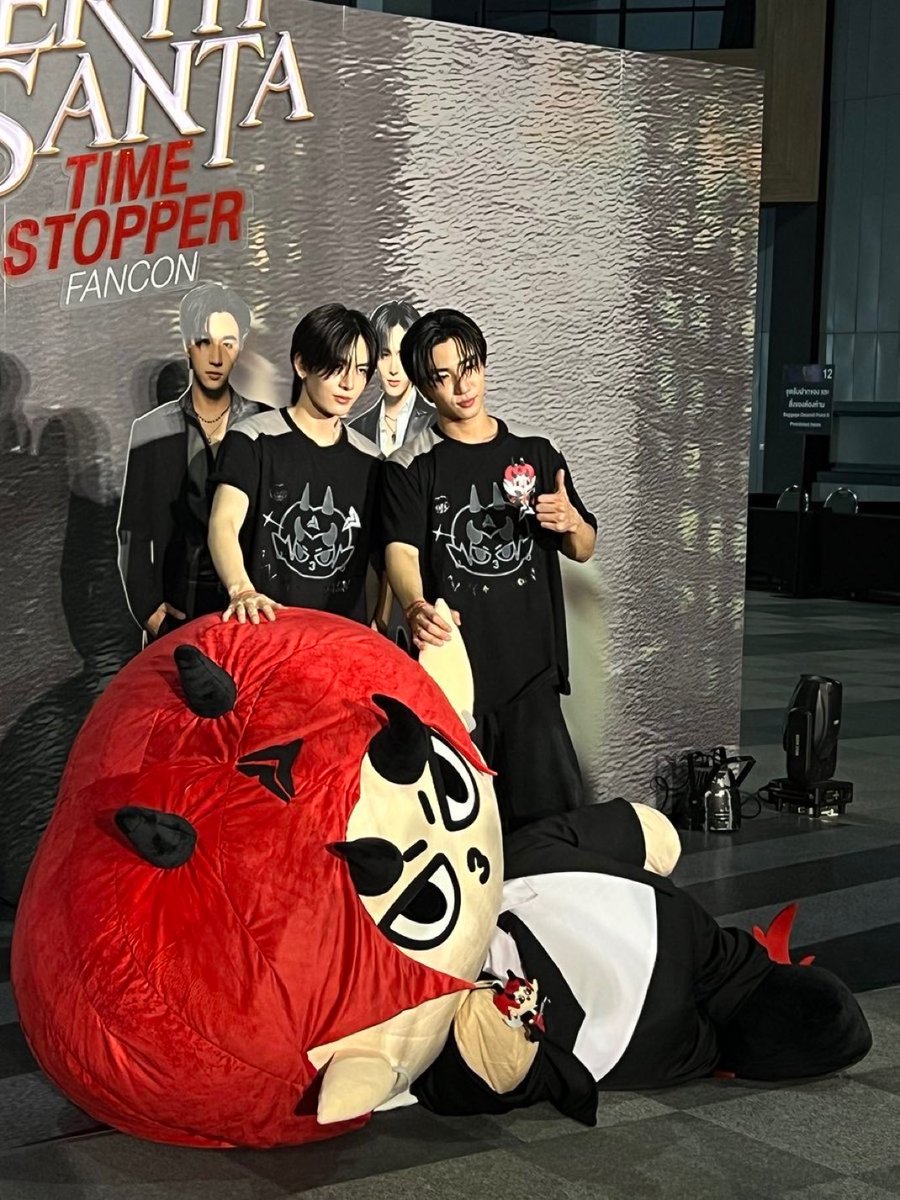 Booster 4 PerthSanta and Domiia, lovely family Hearts full with