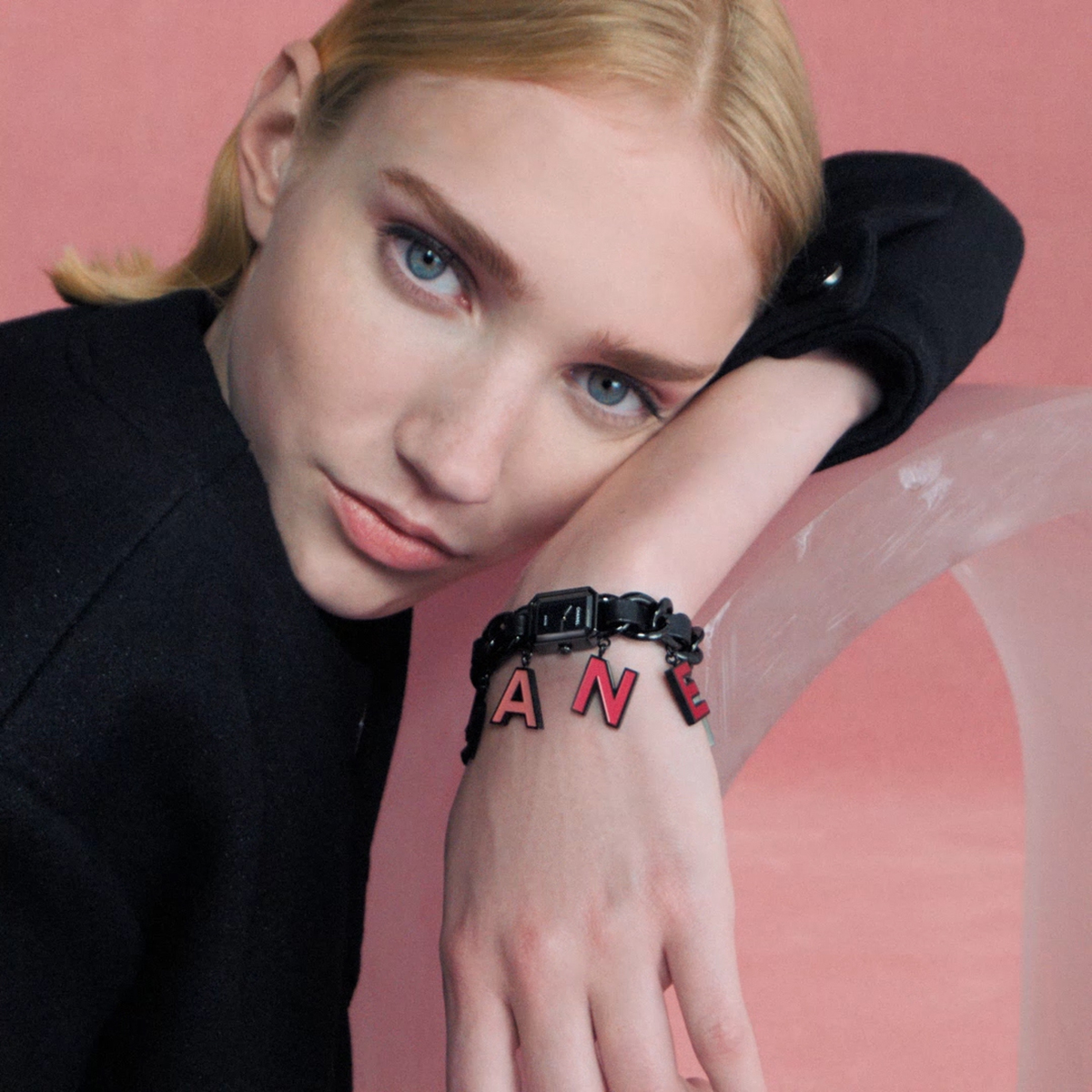 プルミエール チャーム BLUSH 数量限定モデル 象徴的な八角形のケース