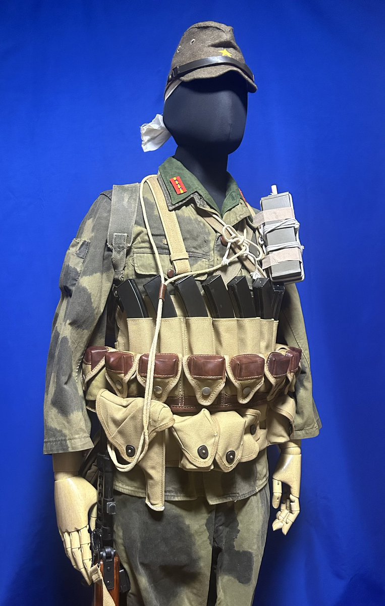 義烈空挺隊 攻撃班 第一組1番手 ⚫︎ 百式機関短銃（前期型で代用