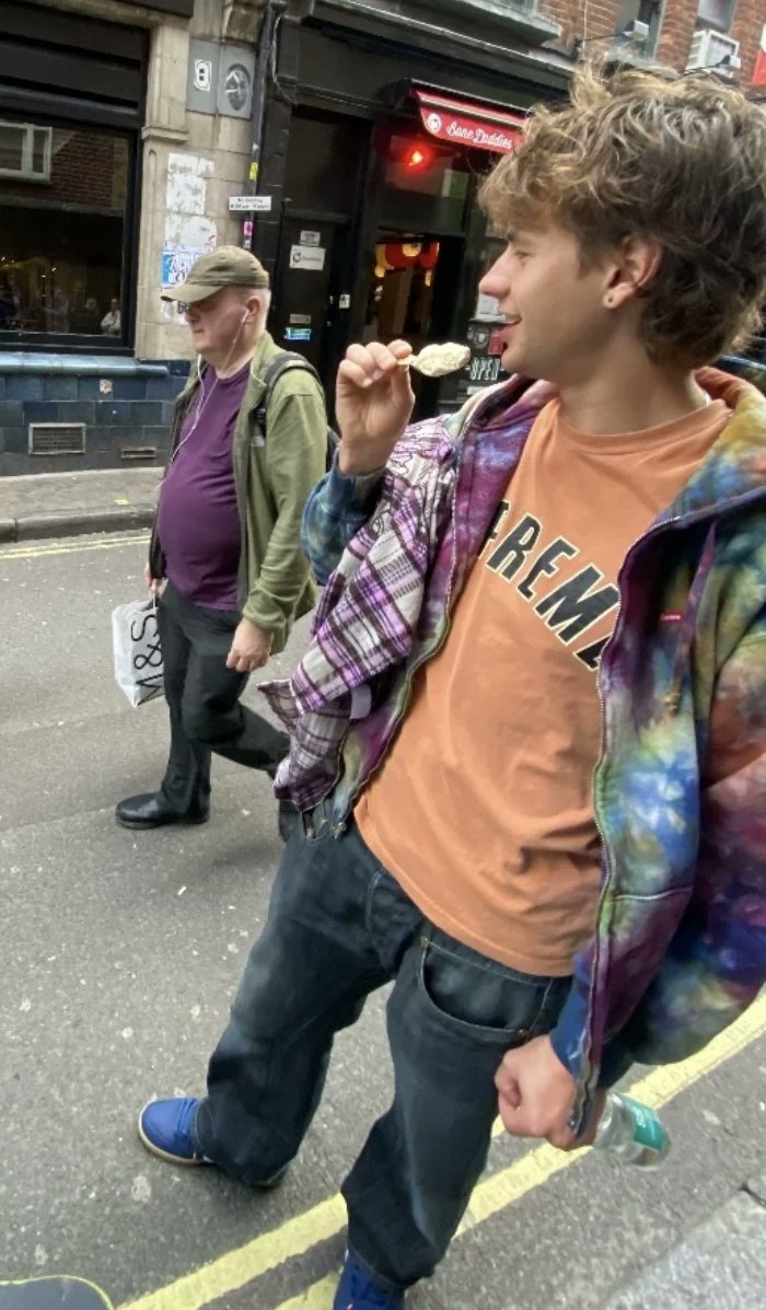 Supreme Overdyed Small Box Zip Up Hooded Sweatshirtの着用画像が