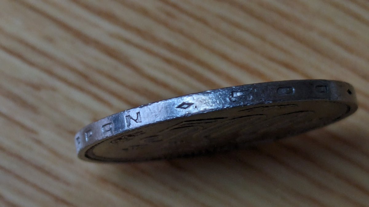 なんか側面に文字書いてある500円玉入手したんだけどこれ特殊なやつ