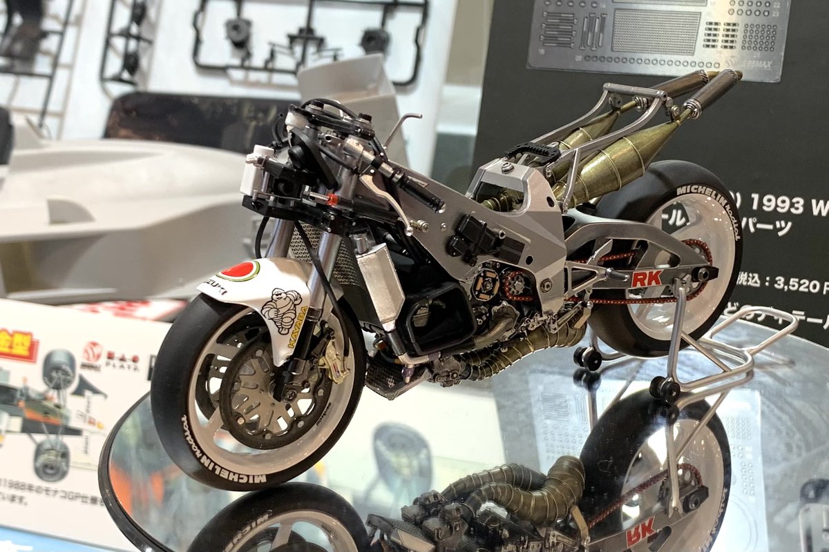 プラッツ取り扱いのBEEMAXは1/12 MP4/4のテストショットとRGV-Γの完成