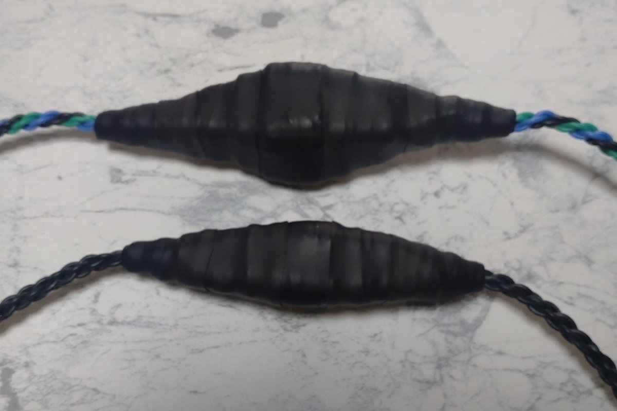 カタパルトの大きさの違い 上 140段式カタパルト 下 72段式カタパルト