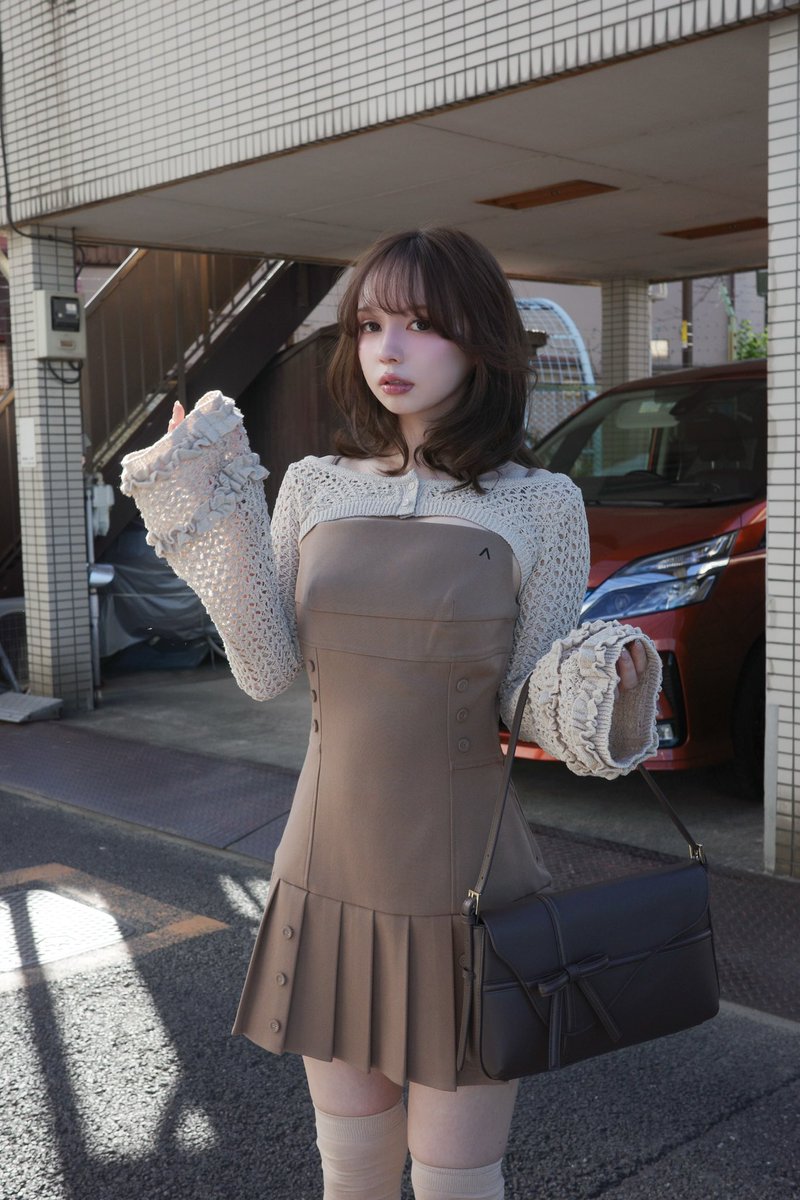 Grenda pleats set mini dress color brown/gray ¥18,700-tax in ハリ