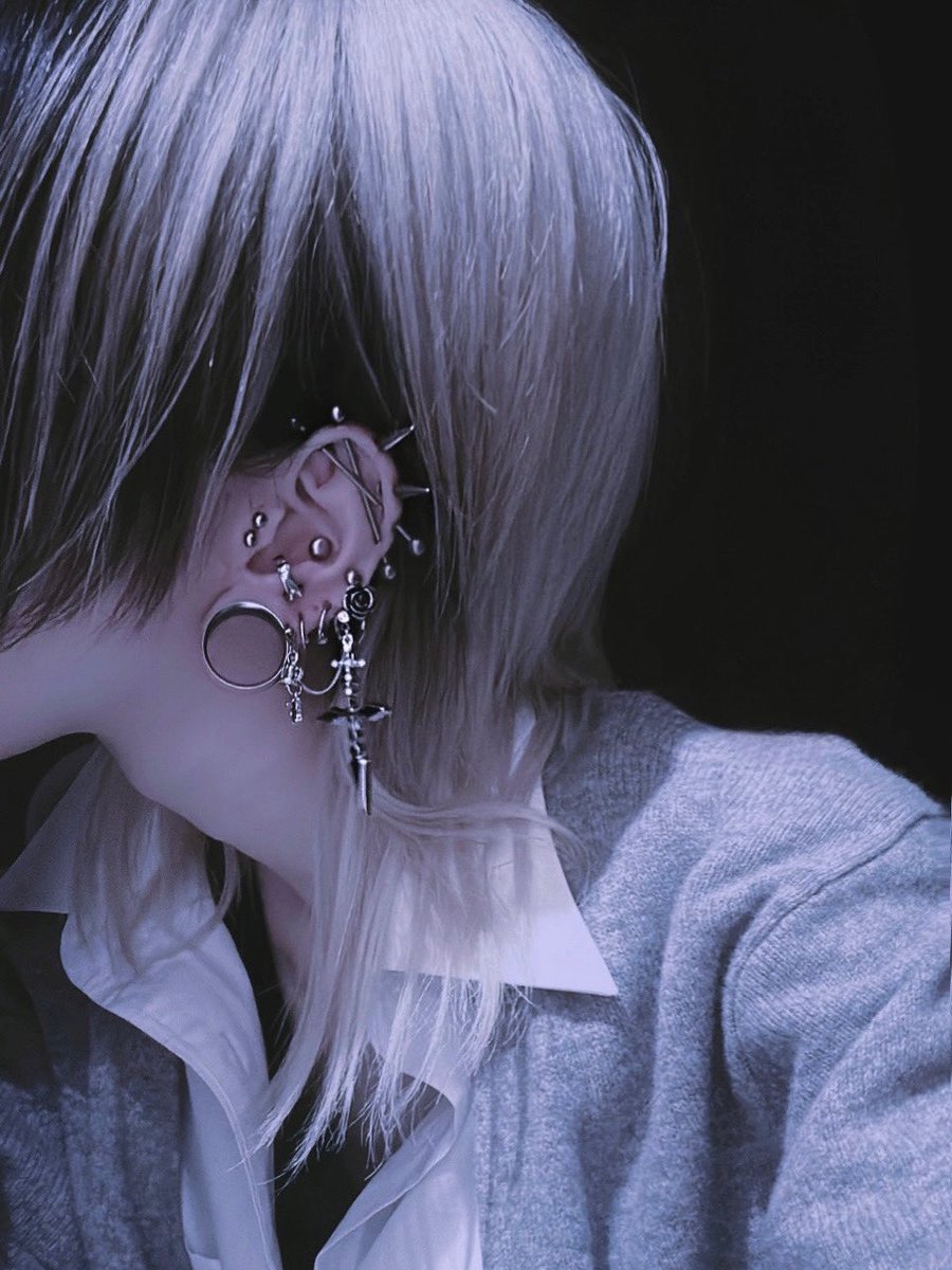 ピアス復活した 右耳だけで計18 二次元 三次元