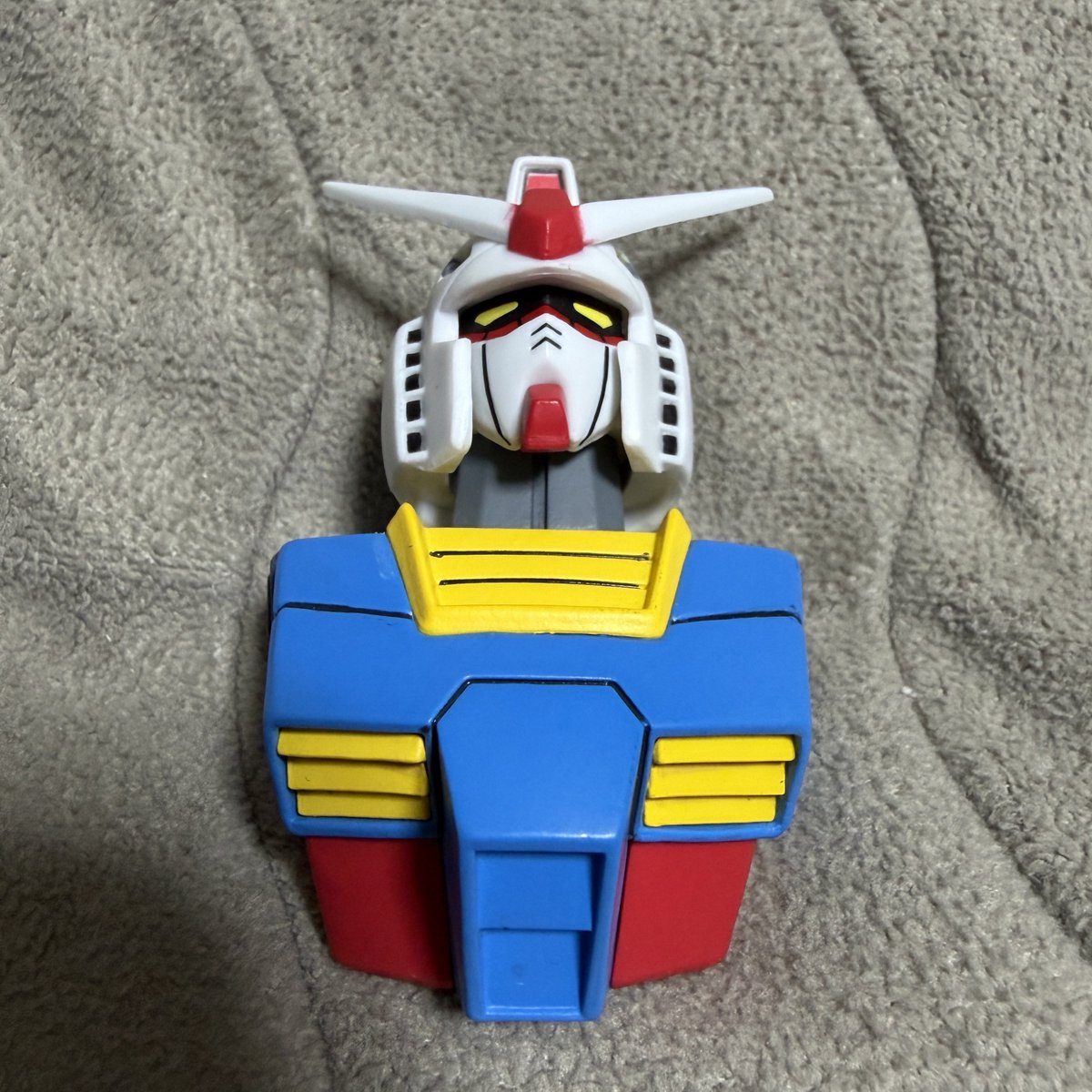 一番くじガンダムのD賞MSヘッドマグネット、初代のおじきが出たわ。 1