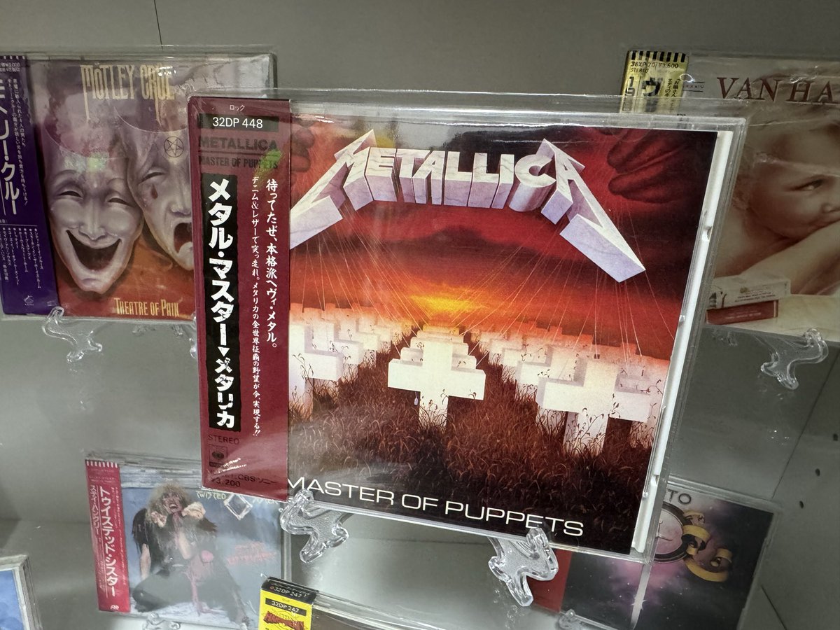 なんてことを… このメタリカのCDなんて帯なかったら値段が200倍違うぞ