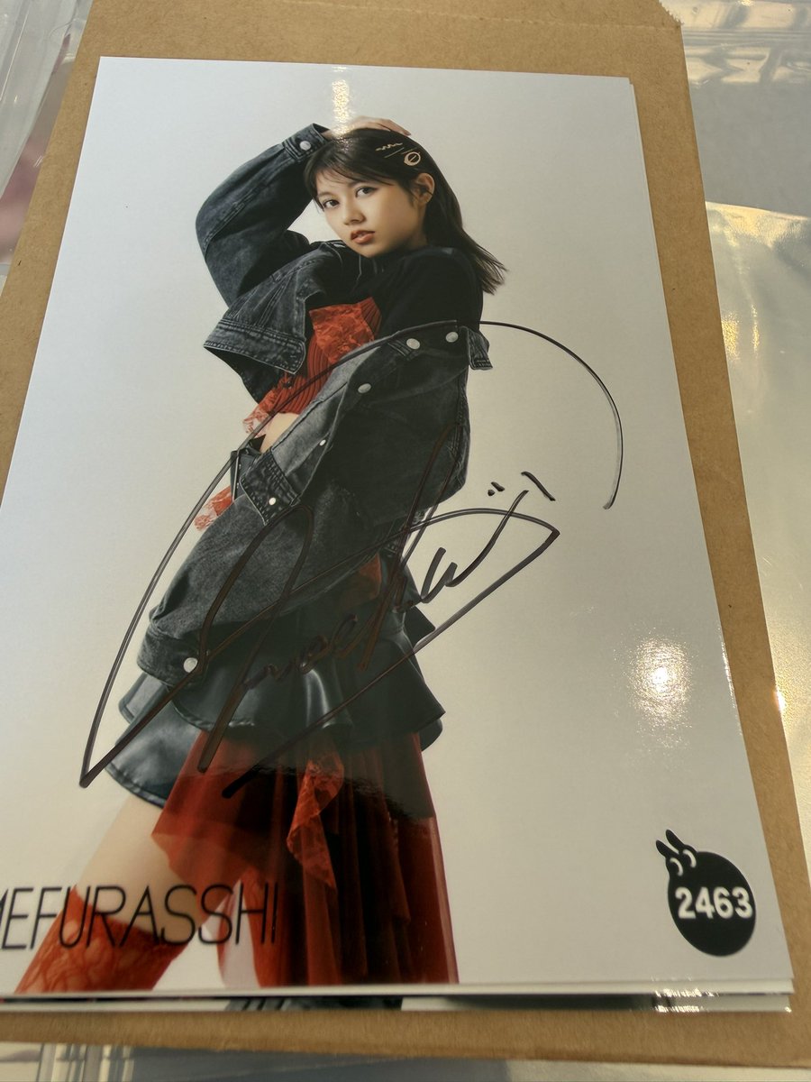 生写真は1人1セットらしいですが 萌花ちゃんのサイン入りが入ってました💛