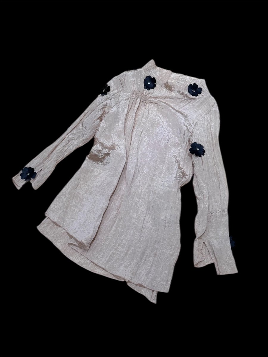 Online store〕 Flower long sleeve tops 21SSコレクションで発表した