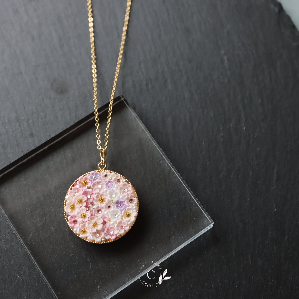 桜満開のネックレス 一部を重ねて立体的にしました🌸 ピンク×紫 この