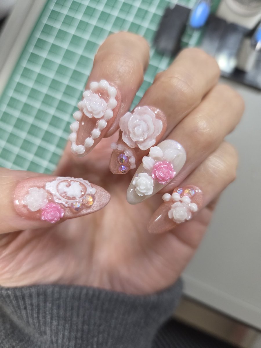 本日は買い物に行ってたのですが、来週末に旅行が待ってるので…ネイル