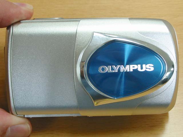 オリンパス、生活防水のコンパクトデジカメ「μ-10 DIGITAL」