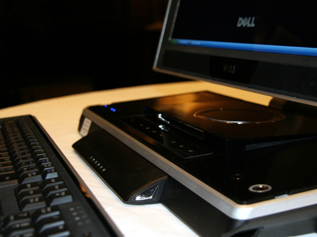 デル、20.1型ワイド液晶搭載エンターテイメントノート「XPS M2010」