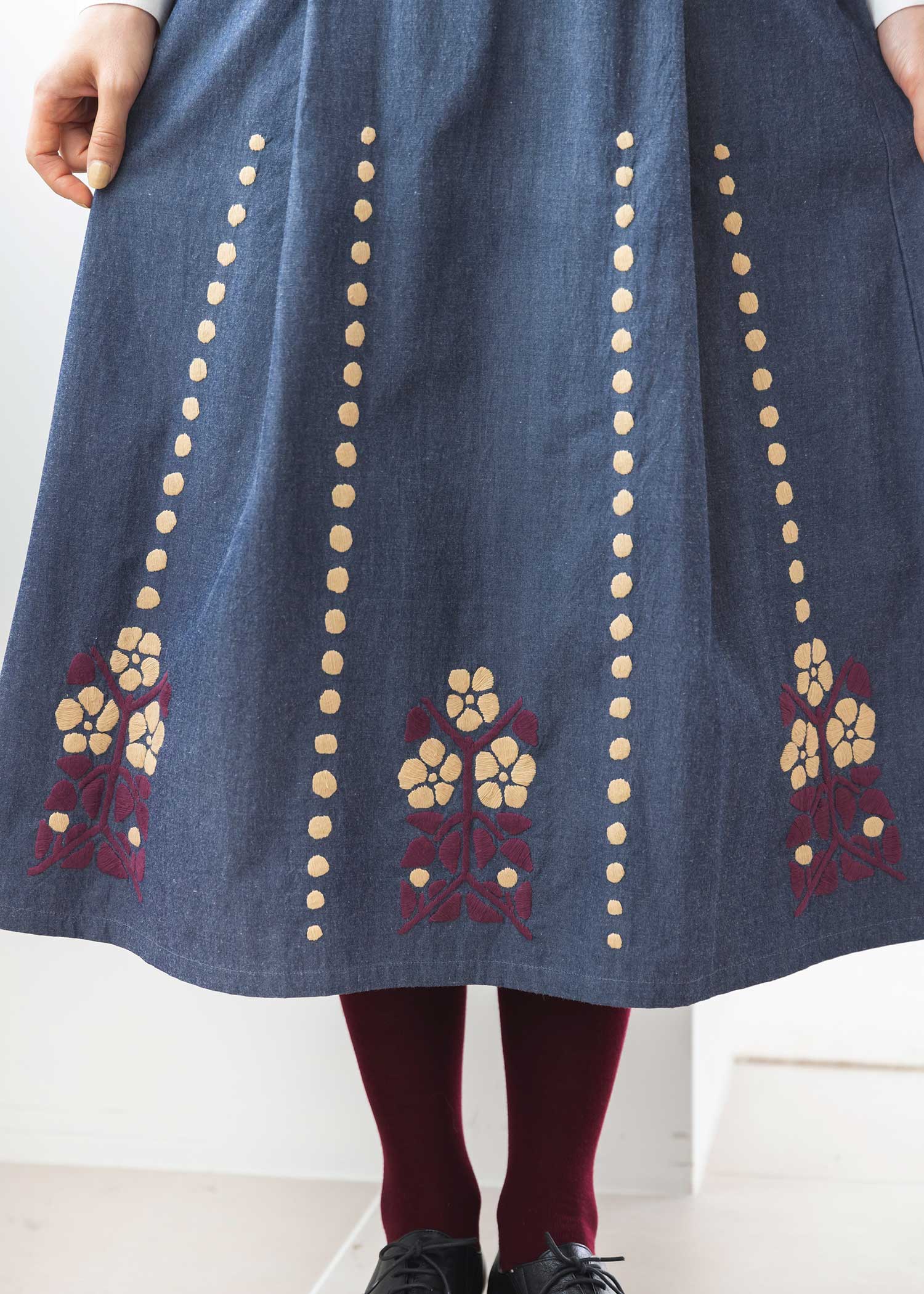 V＆A 手織りオーガニックコットンコレット柄手刺繍スカート