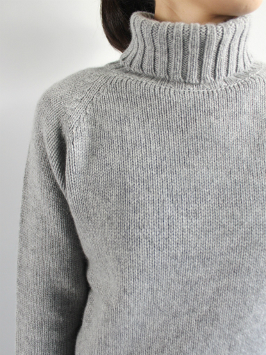 n100 エヌワンハンドレッド 上質なカシミヤのタートルネックニット