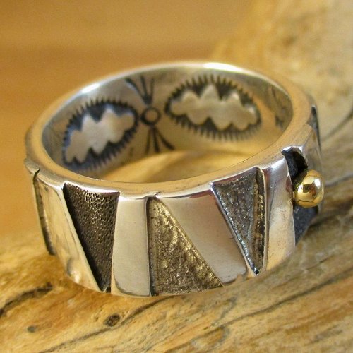 ナバホ族：Michael Roanhorse コンテンポラリーデザイン リング - PINE