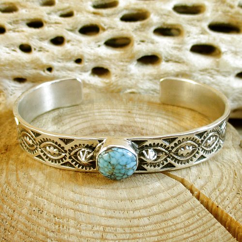 ナバホ族：Henry Mariano キングマンターコイズ カフブレスレット