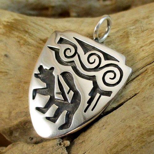 ホピ族：Raymond Kyasyousie ベアモチーフ ペンダントトップ - PINE