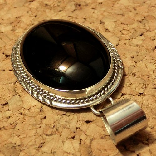 ナバホ族：オーバル型 オニキス ペンダントトップ - PINE☆FIELD