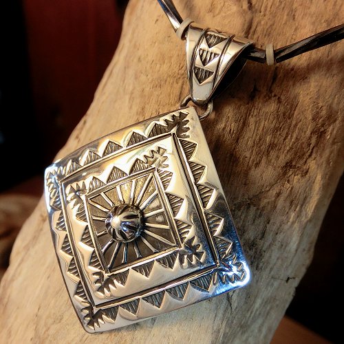 ナバホ族：スタンプワーク ペンダント トップ - PINE☆FIELD（パイン