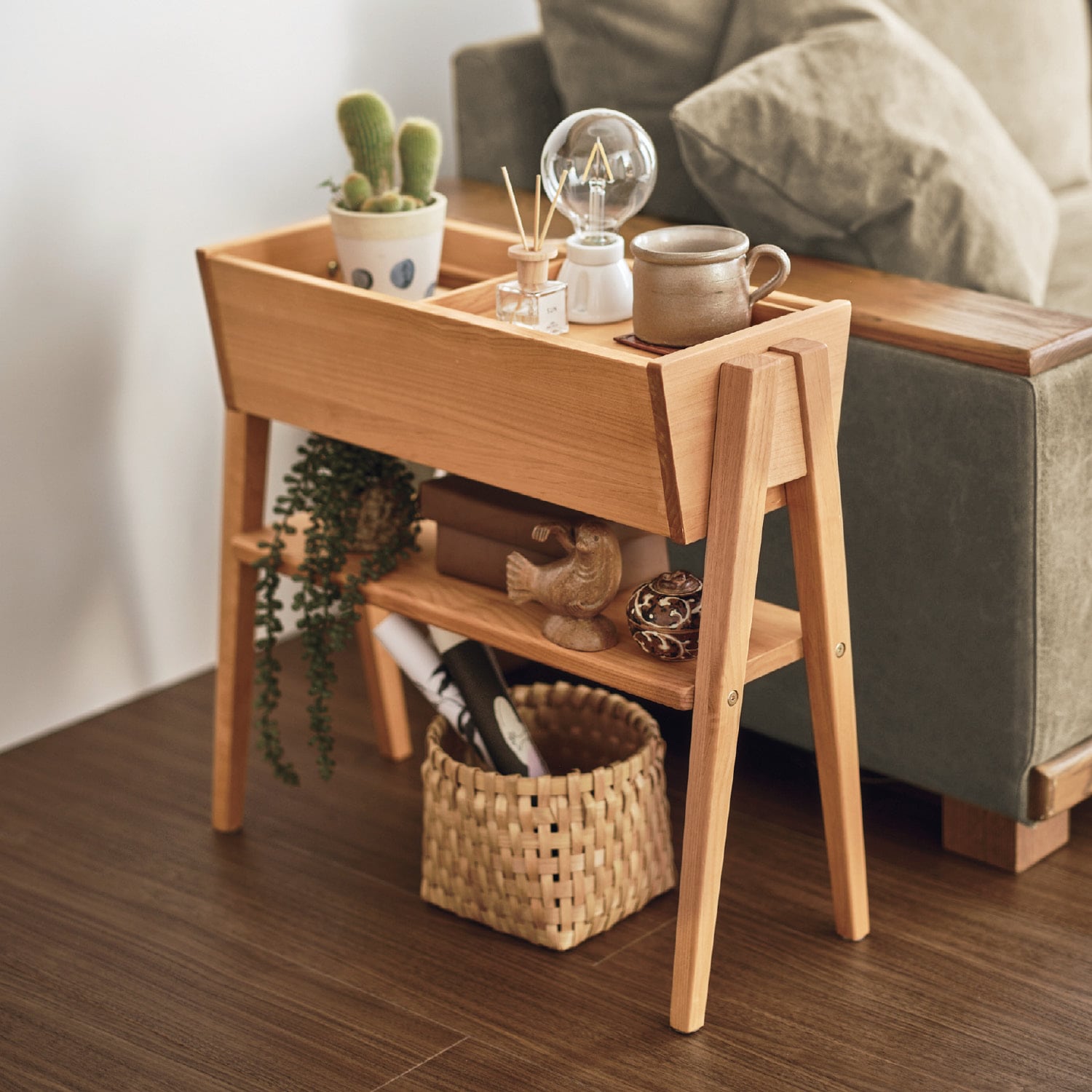 天然木アルダー材でつくったサイドラック（サイドテーブル/リビング