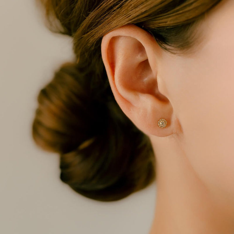 K18ダイヤモンド可愛いフラワーモチーフ軟骨ピアス・ボディピアス