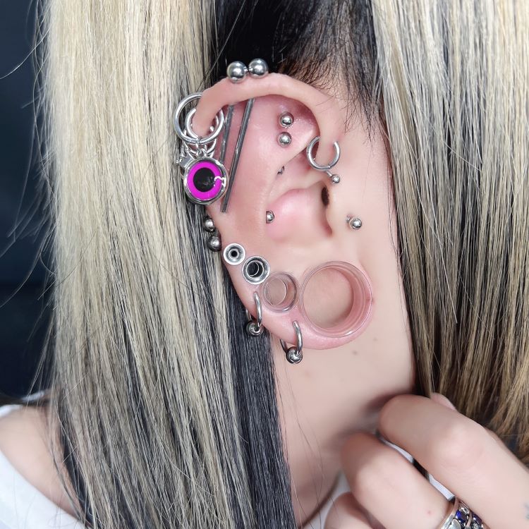 kaaオリジナルブランド 女王の証 Queen'spain 目玉ピアス 片耳用 ネオ