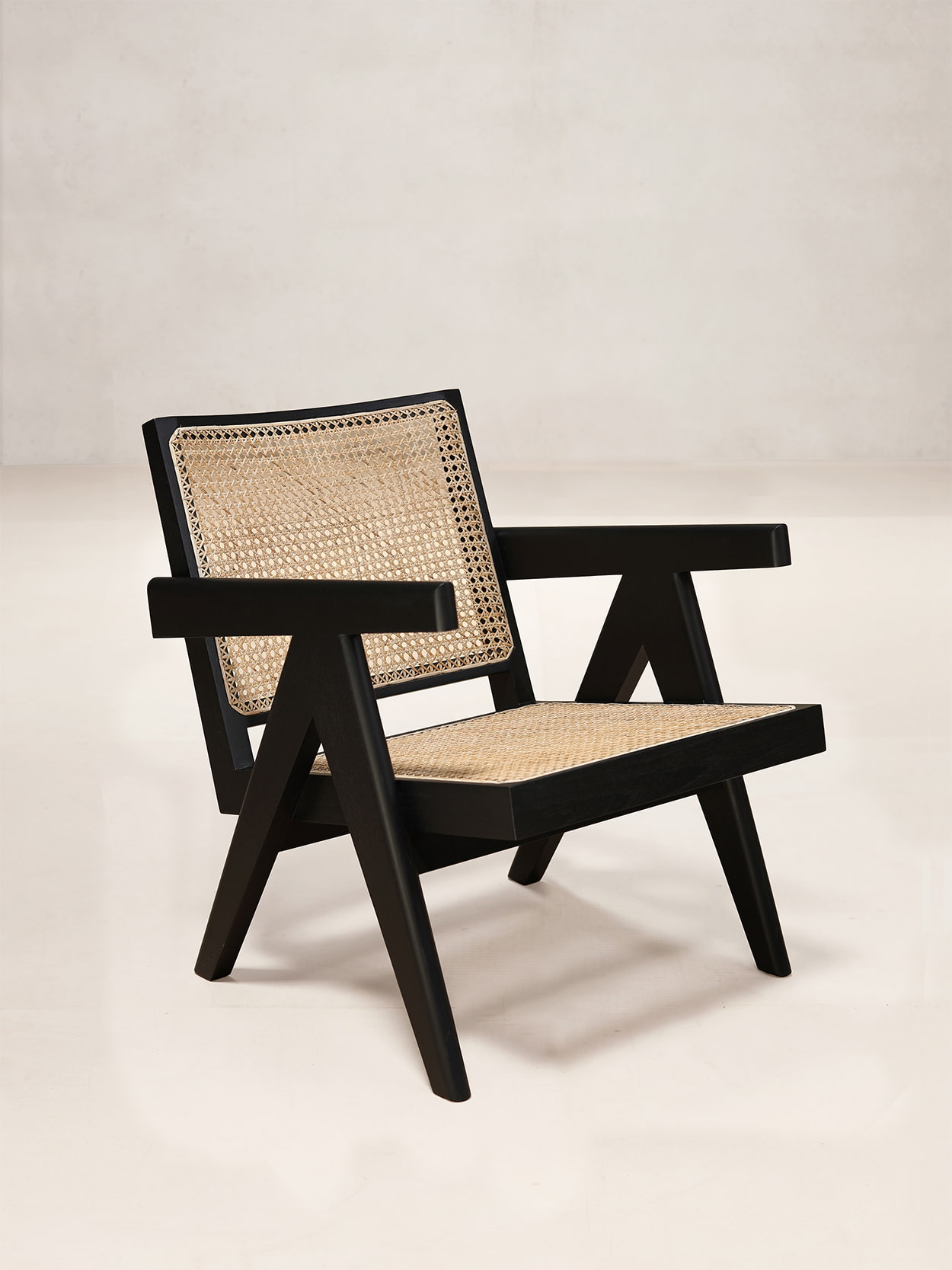 PH29 – Easy Armchair｜Pierre Jeanneret