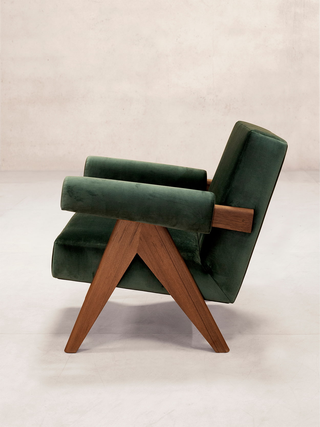 PH321 – Upholstered Easy Armchair｜Pierre Jeanneret