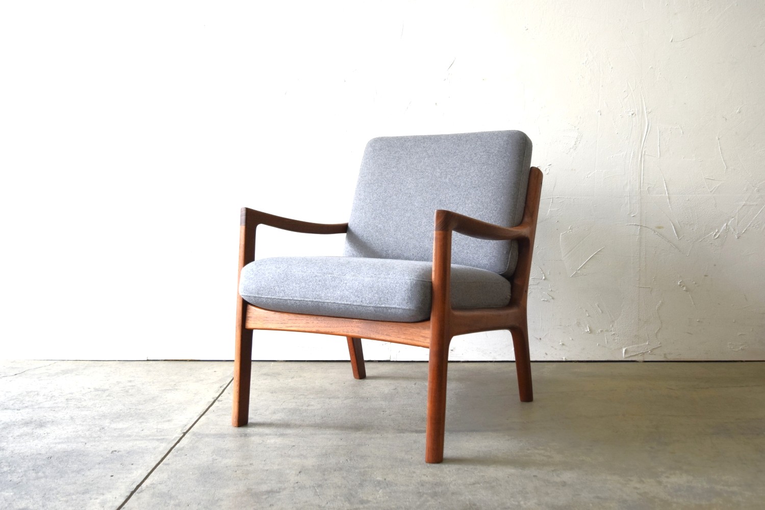 Ole Wanscher（オーレ・ヴァンシャー）model 169「Senator」イージー