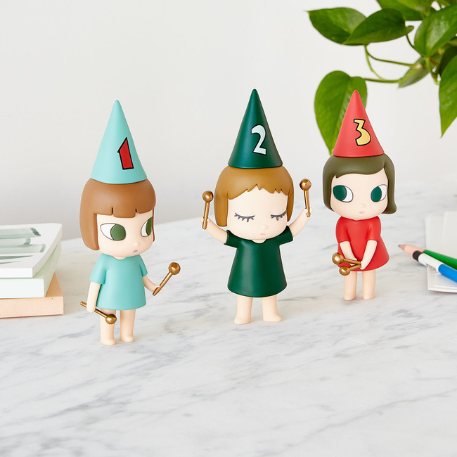 MoMA Design Store】奈良美智のフィギュア「ドラミング・ガール」、5月