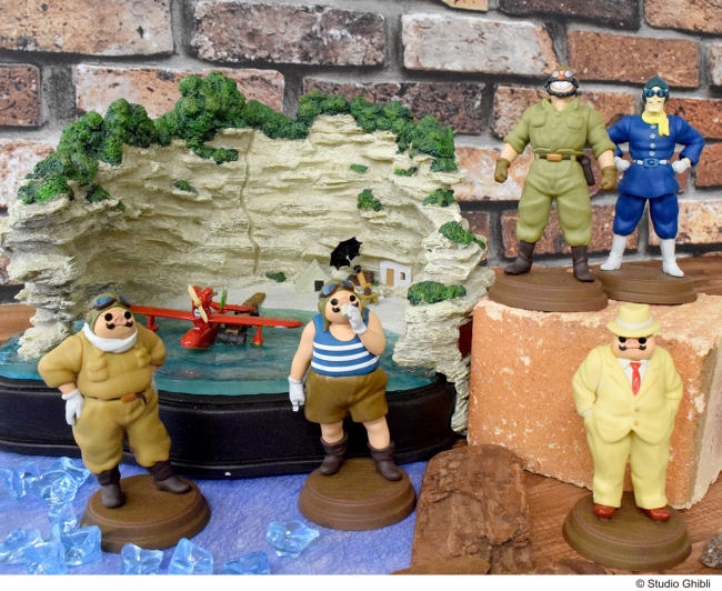 スタジオジブリ作品『紅の豚』グッズ、いろいろなポーズを飾って
