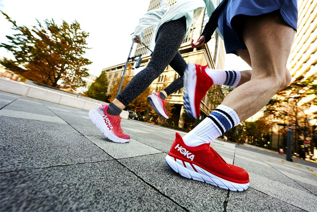 HOKA ONE ONE が走ることへの情熱を色で表現したスペシャルカラー