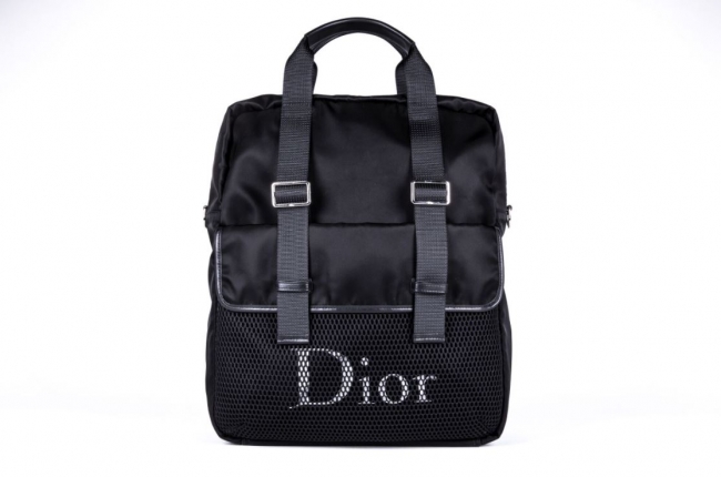 ディオール オム】新作バッグ 「PLAYGROUND」が登場 | クリスチャン