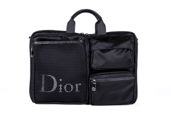 ディオール オム】新作バッグ 「PLAYGROUND」が登場 | クリスチャン